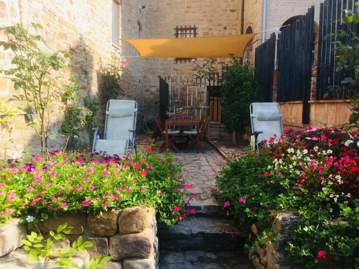 Est Locanda San Ginesio Buitenkant foto